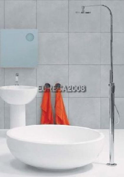 One Free-standing Miscelatore Doccia Pavimento Con Doccetta Cromo